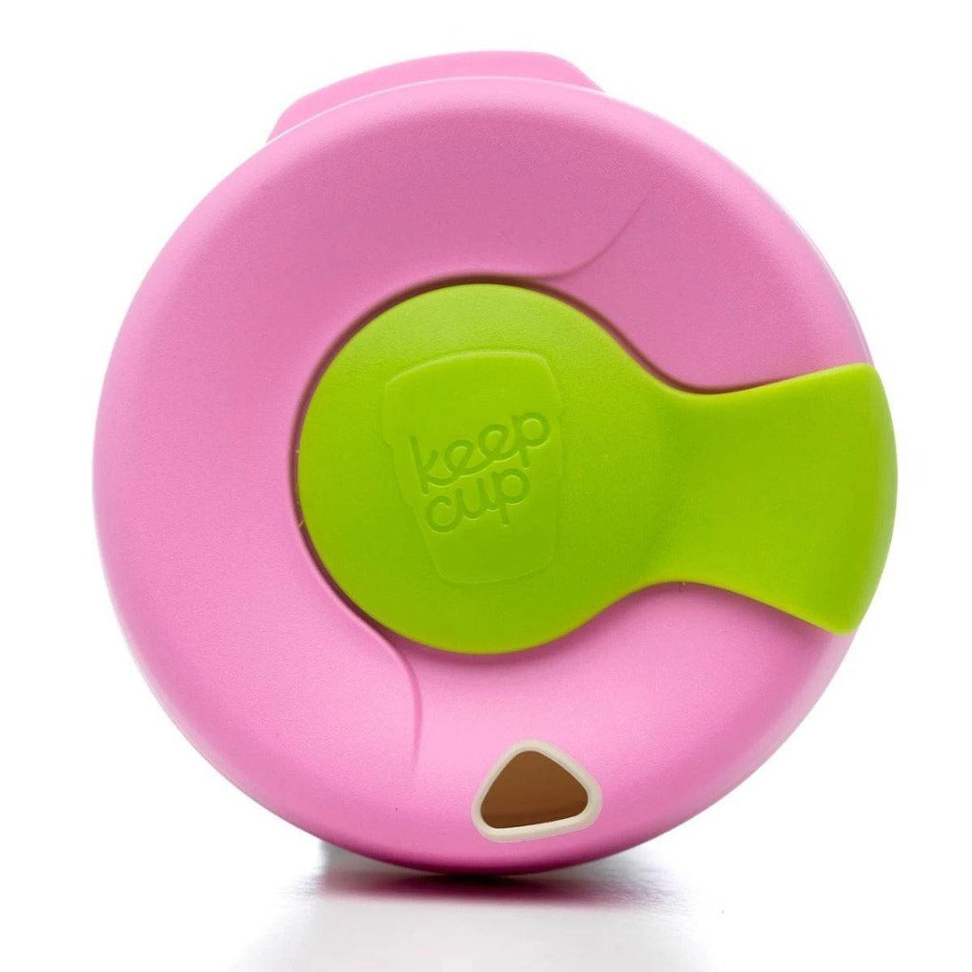 كوب القهوة اثناء التنقل